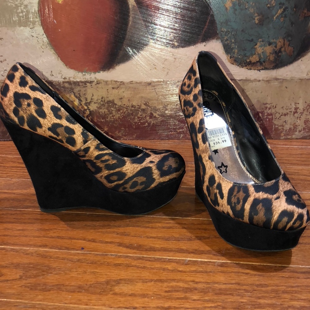 Leopard wedges